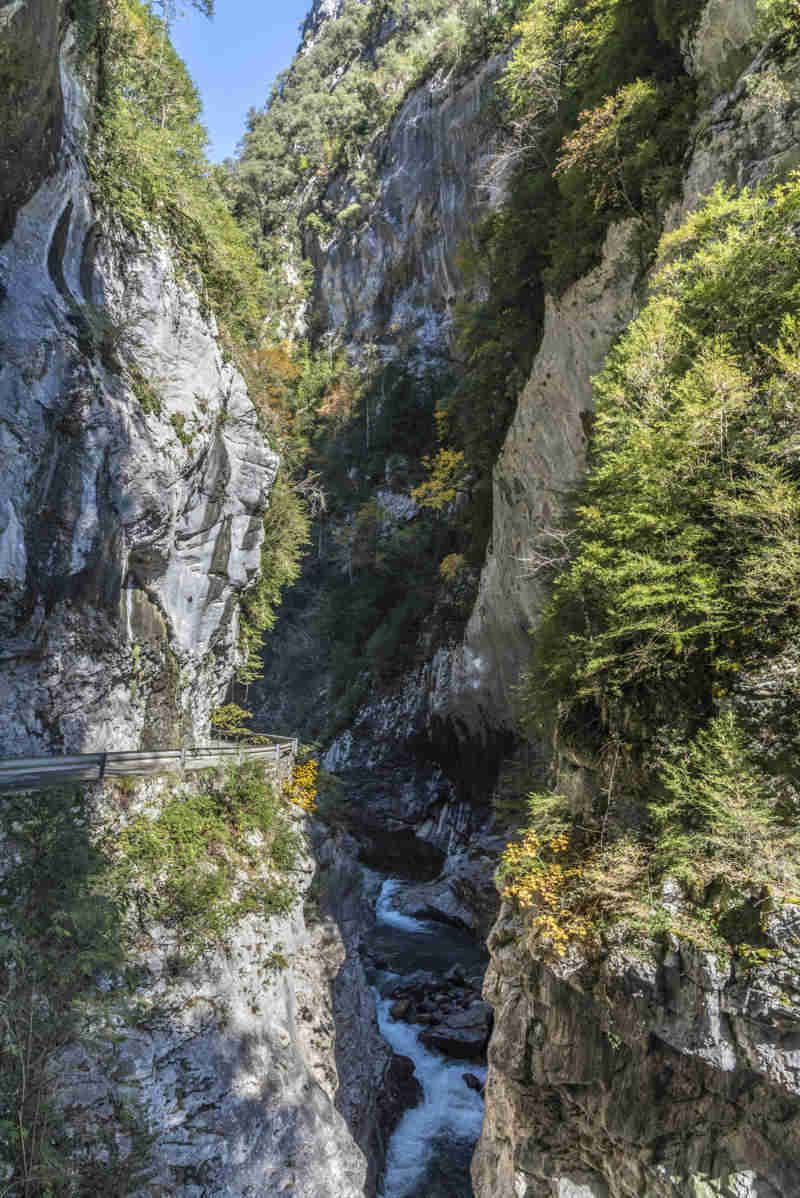 Huesca - parque nacional de Ordesa y Monte Perdido - valle de Añisclo 06 - cañon de Añisclo - desfiladero de las Cambras.jpg